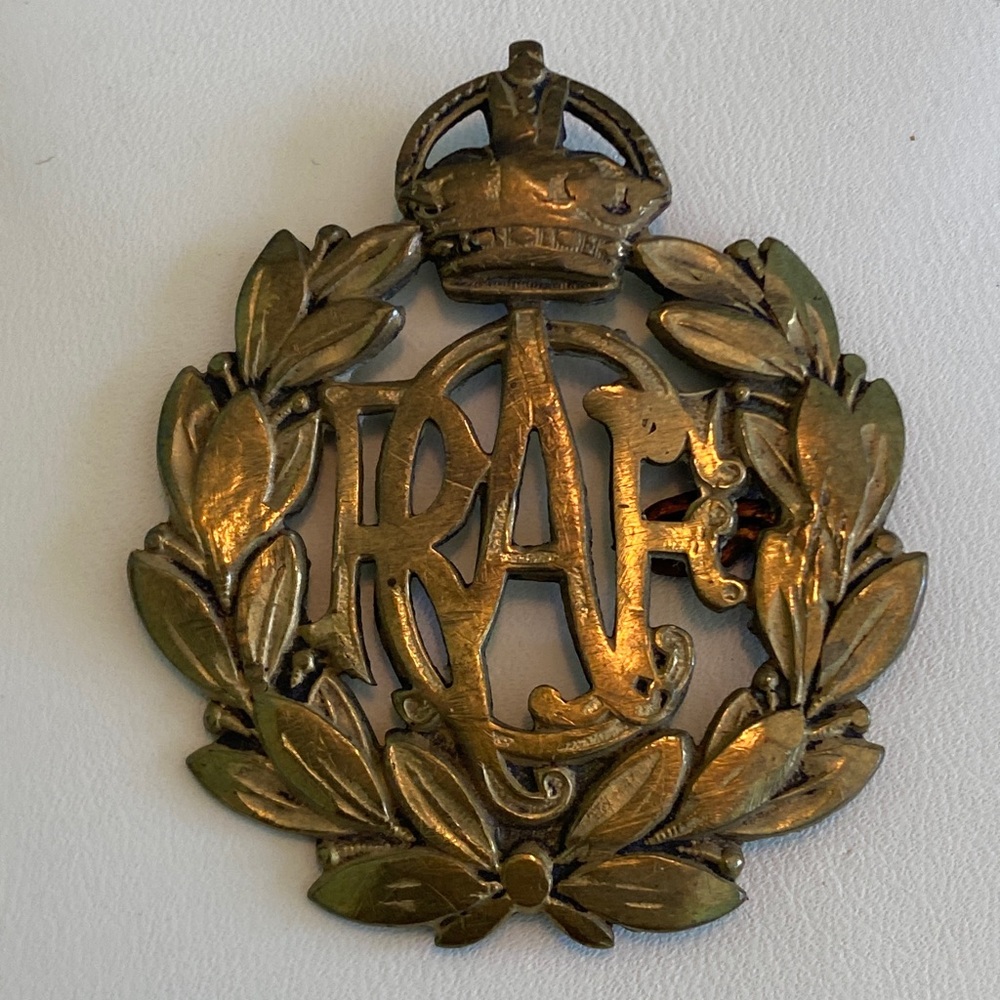 Vintage RCAF Cap Badge